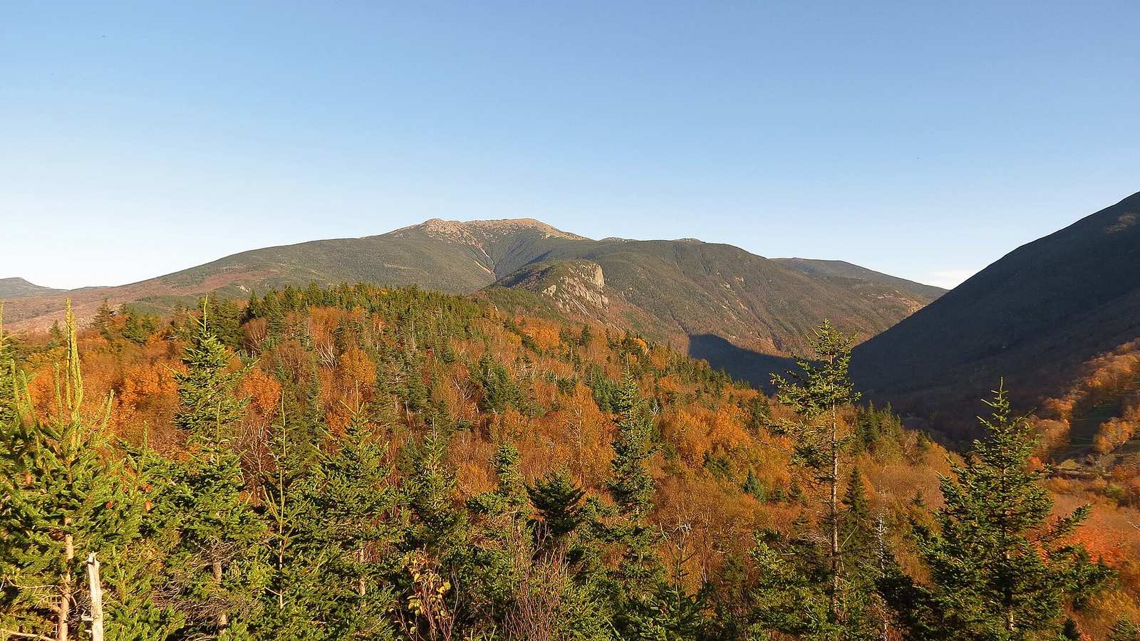 Fall mountains from Bald Mountain in Franconia Notch