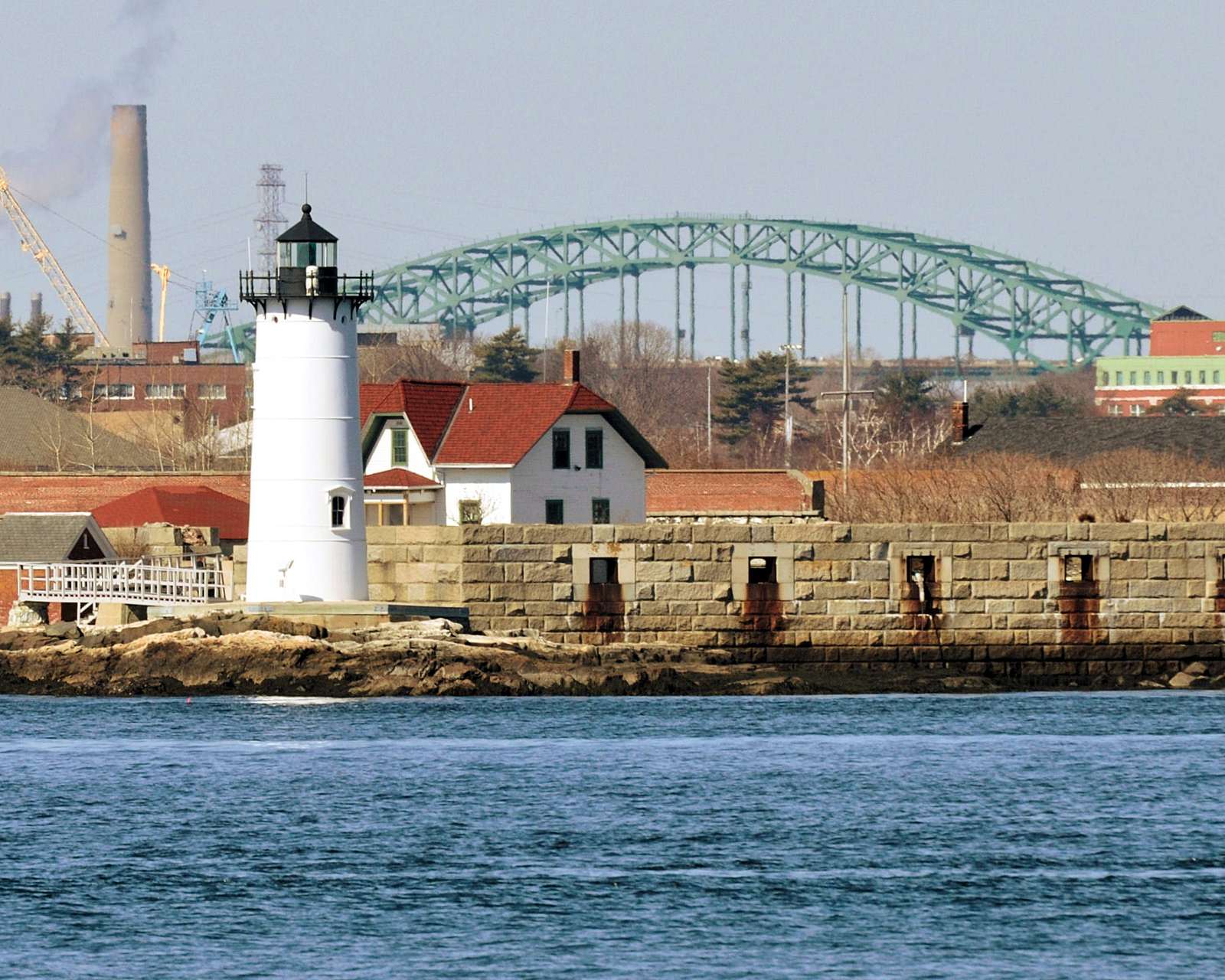 Portsmouth Harbor Light and keeper’s house with the I-95 bridge behind them